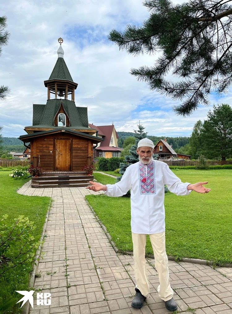 Виссарионовцы выглядят очень колоритно, а церкви у них с крестами, заключенными в круг