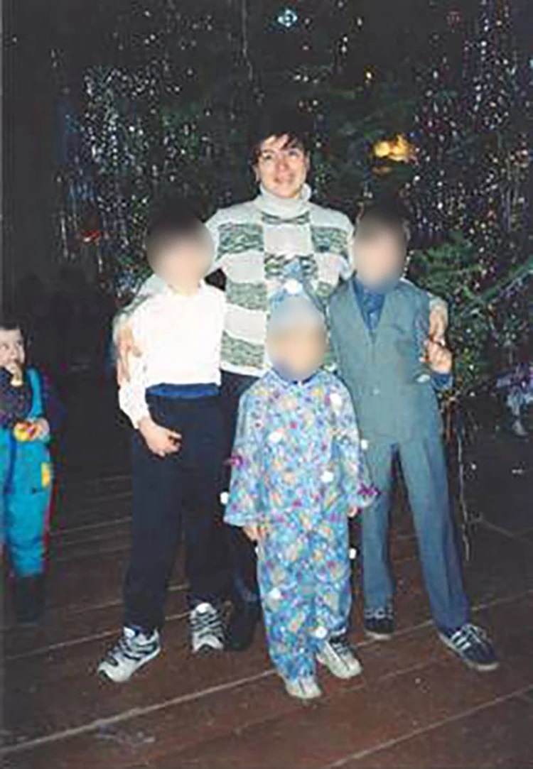 Елена Мельникова с детьми