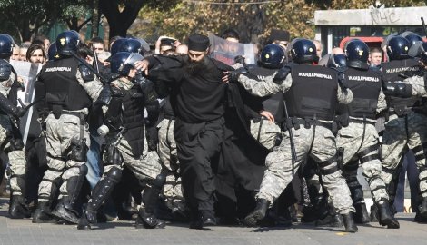 Разгон шествия содомитов в Сербии