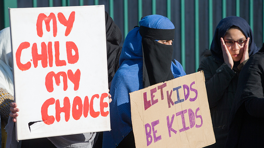 Участники протеста в Anderton Park Primary School. TASS/Aaron Chow