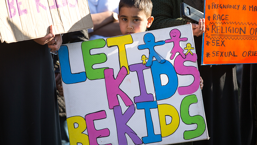 Участники протеста в Anderton Park Primary School. TASS/Aaron Chow